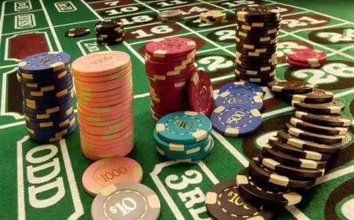Sistem tier loyalitas main demo menunjukkan peningkatan benefit dengan setiap level